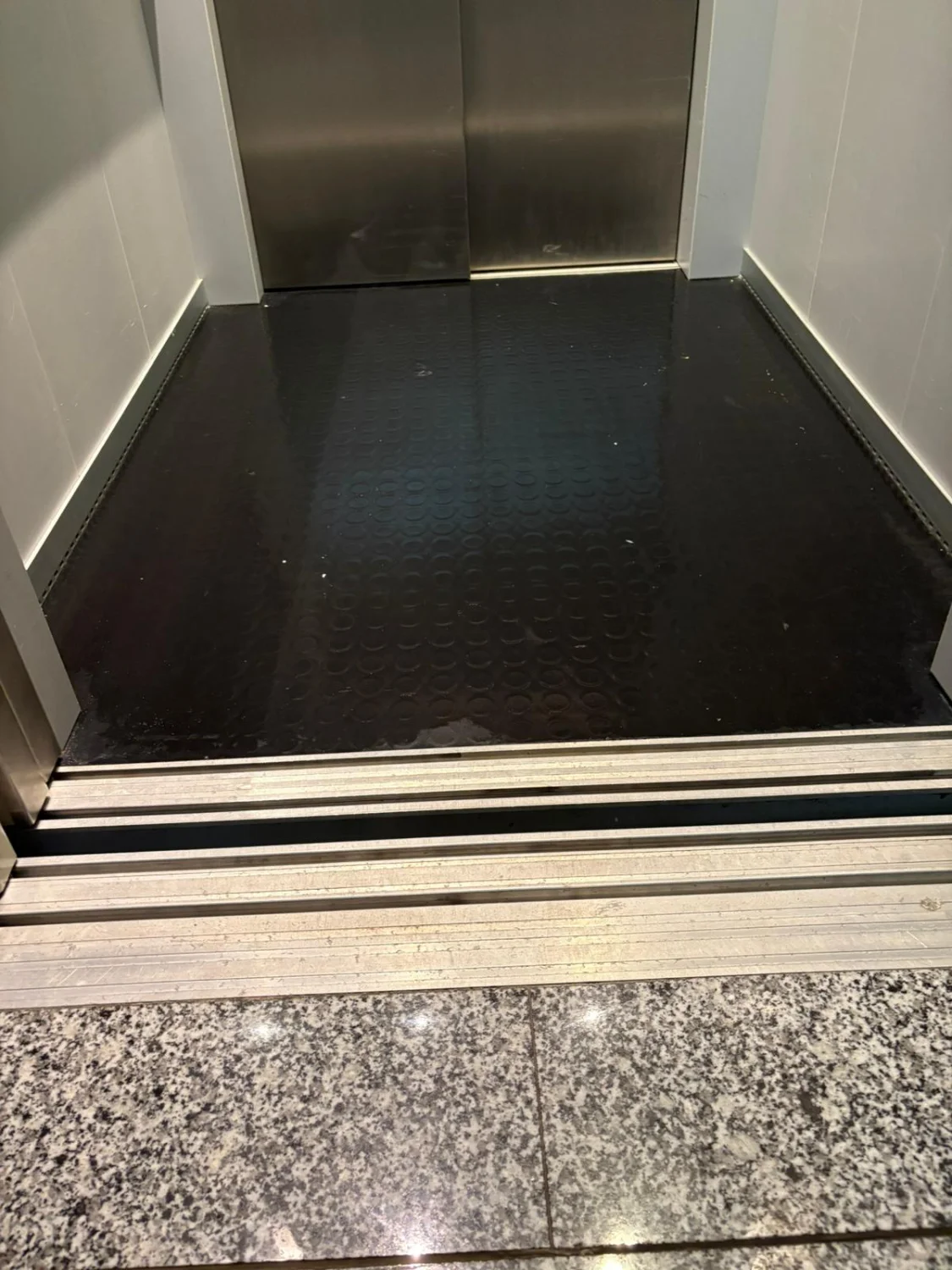 GARU Treppenhausreinigung – Aufzugsreinigung