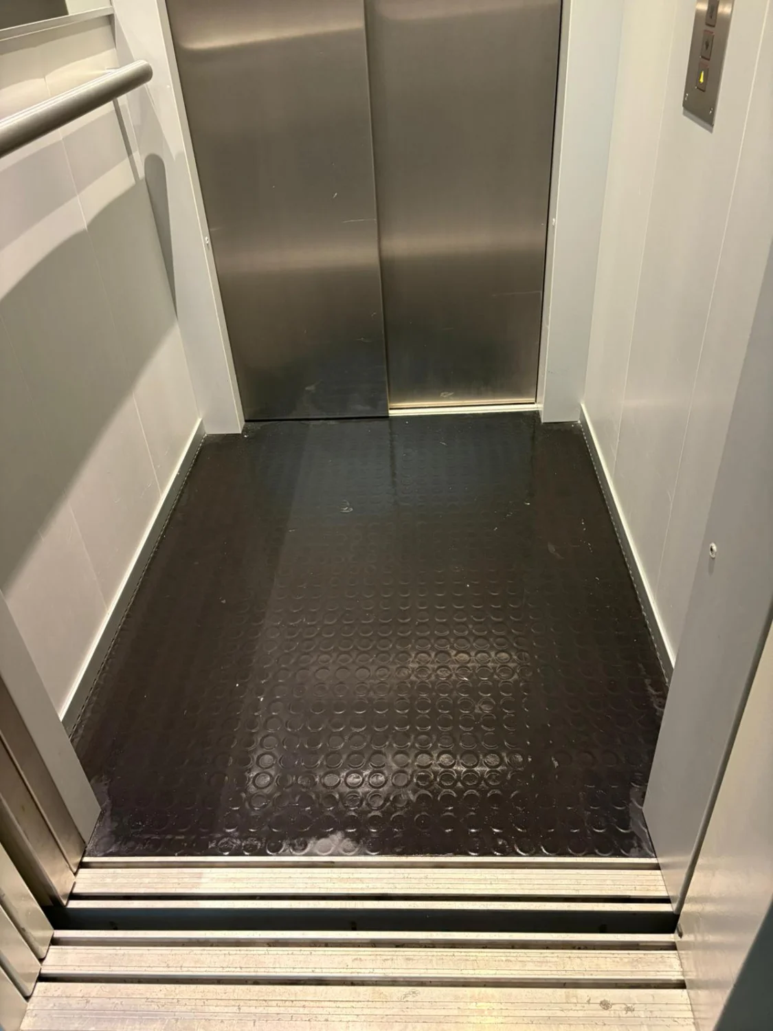 GARU Treppenhausreinigung – gereinigter Ort