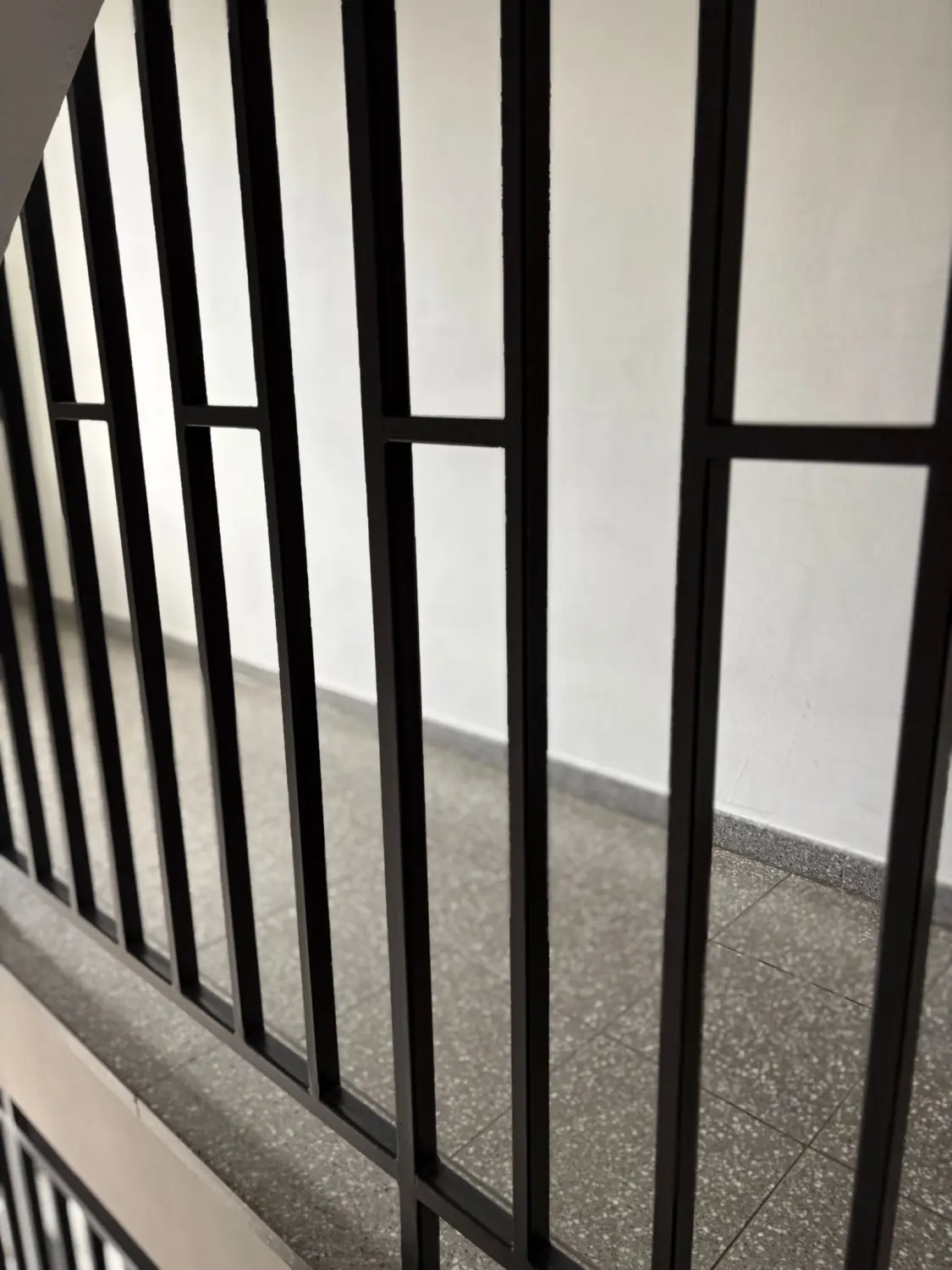 GARU Treppenhausreinigung – Geländerreinigung