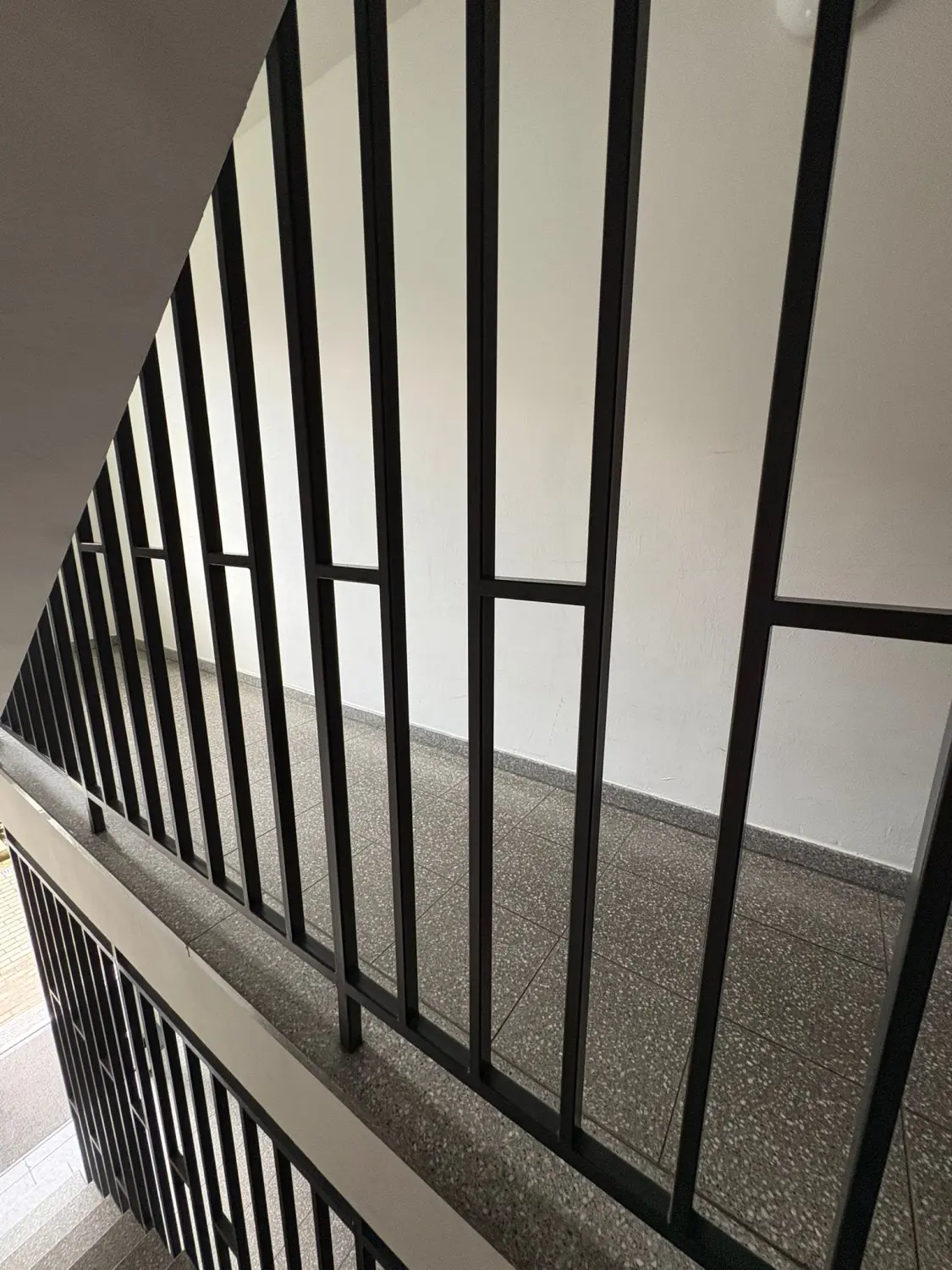 GARU Treppenhausreinigung – Geländerreinigung