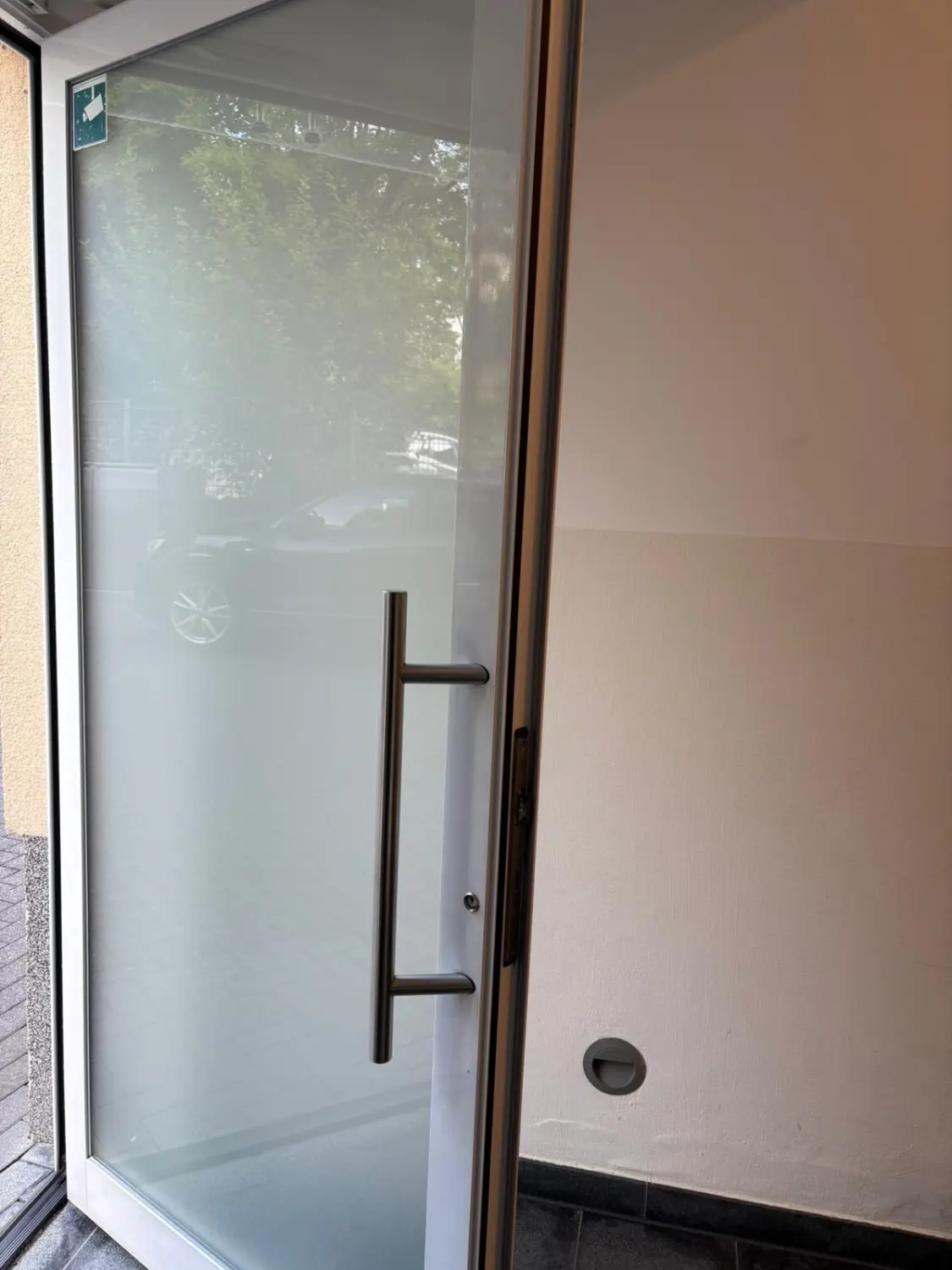 GARU Treppenhausreinigung – Türen und Türrahmen