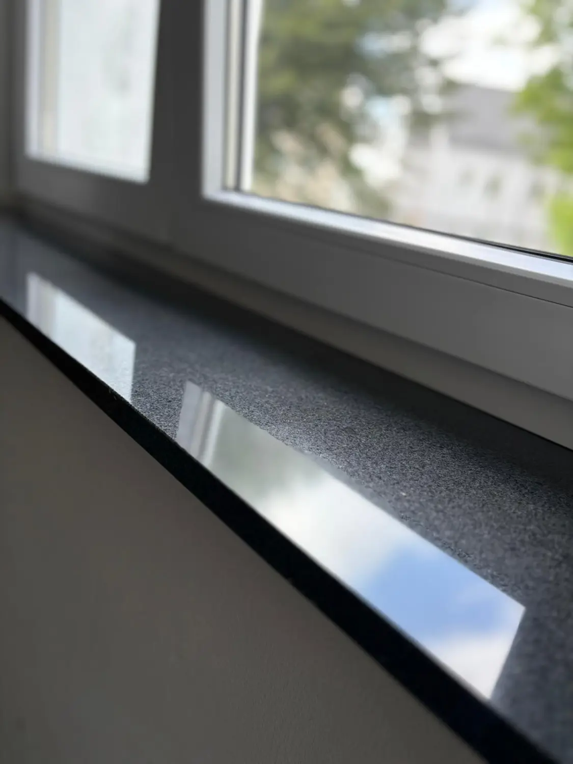 GARU Treppenhausreinigung – Fenster und Fensterbänke