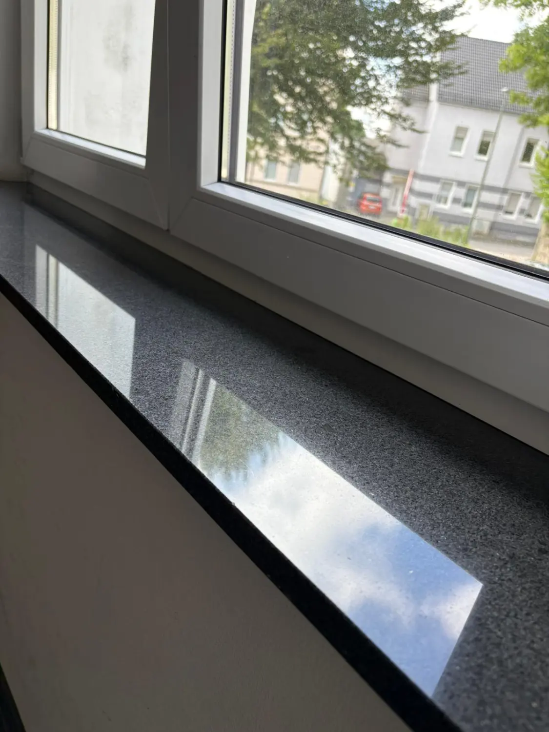 GARU Treppenhausreinigung – Fenster und Fensterbänke